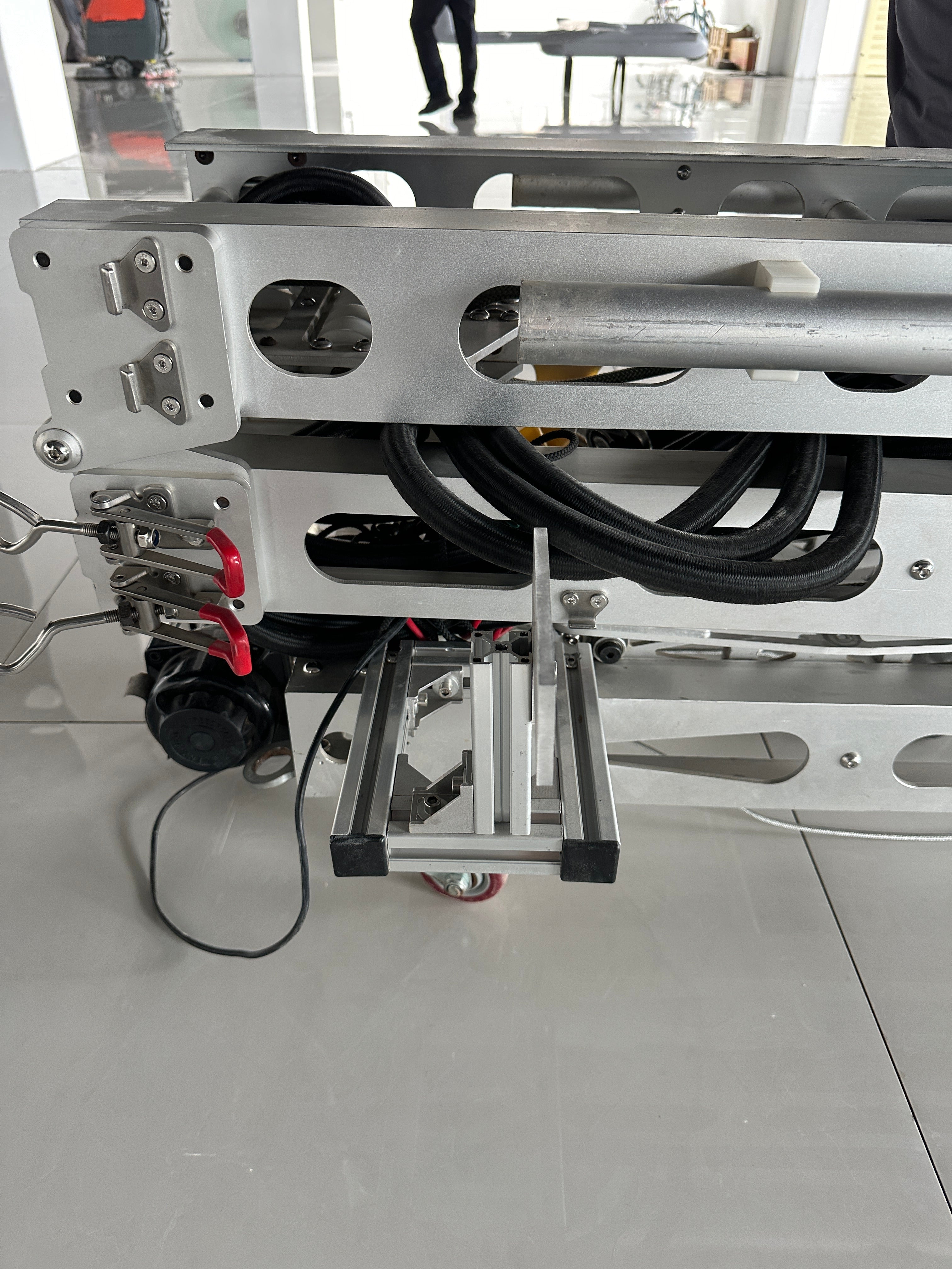SKYEYE 2000MM catapult ejection rack with metal structure, cables, and folding mechanism for professionals.